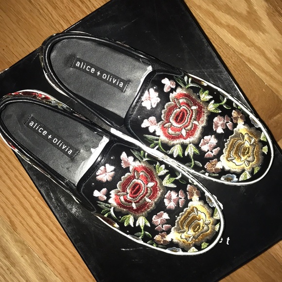 NWT Alice & Olivia Napa Floral Sasha Sneaker - Picture 2 of 4